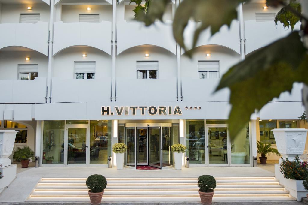 Hotel Vittoria Riccione Exterior foto